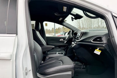 2026 Chrysler Voyager LX