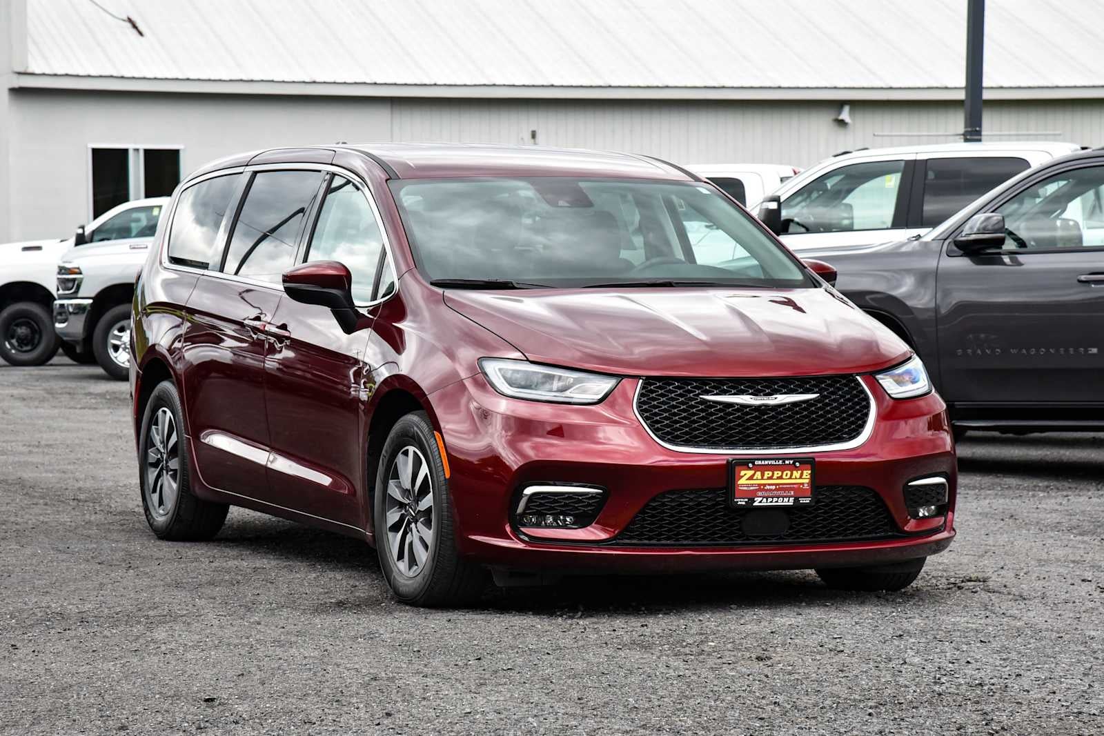 2023 Chrysler Pacifica Hybrid Touring L Hybrid's photo