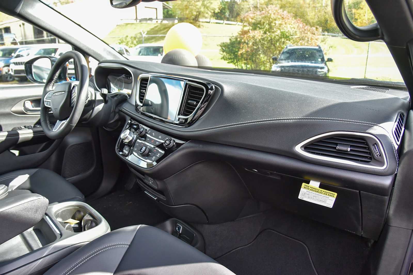2027 Chrysler Pacifica Select