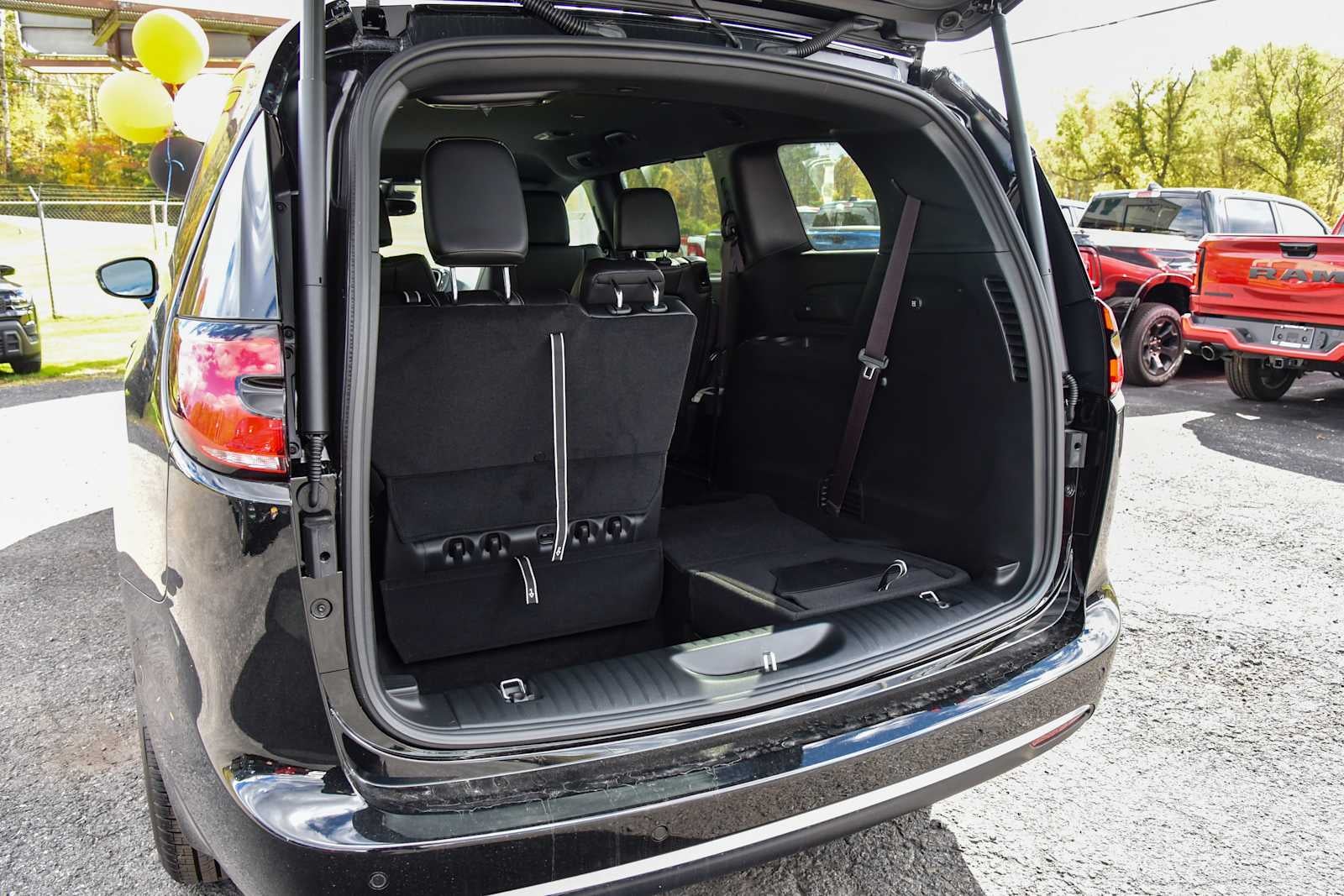 2027 Chrysler Pacifica Select
