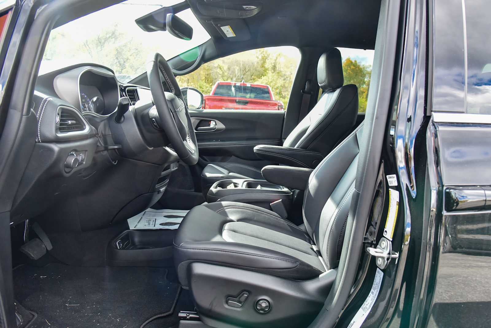 2027 Chrysler Pacifica Select