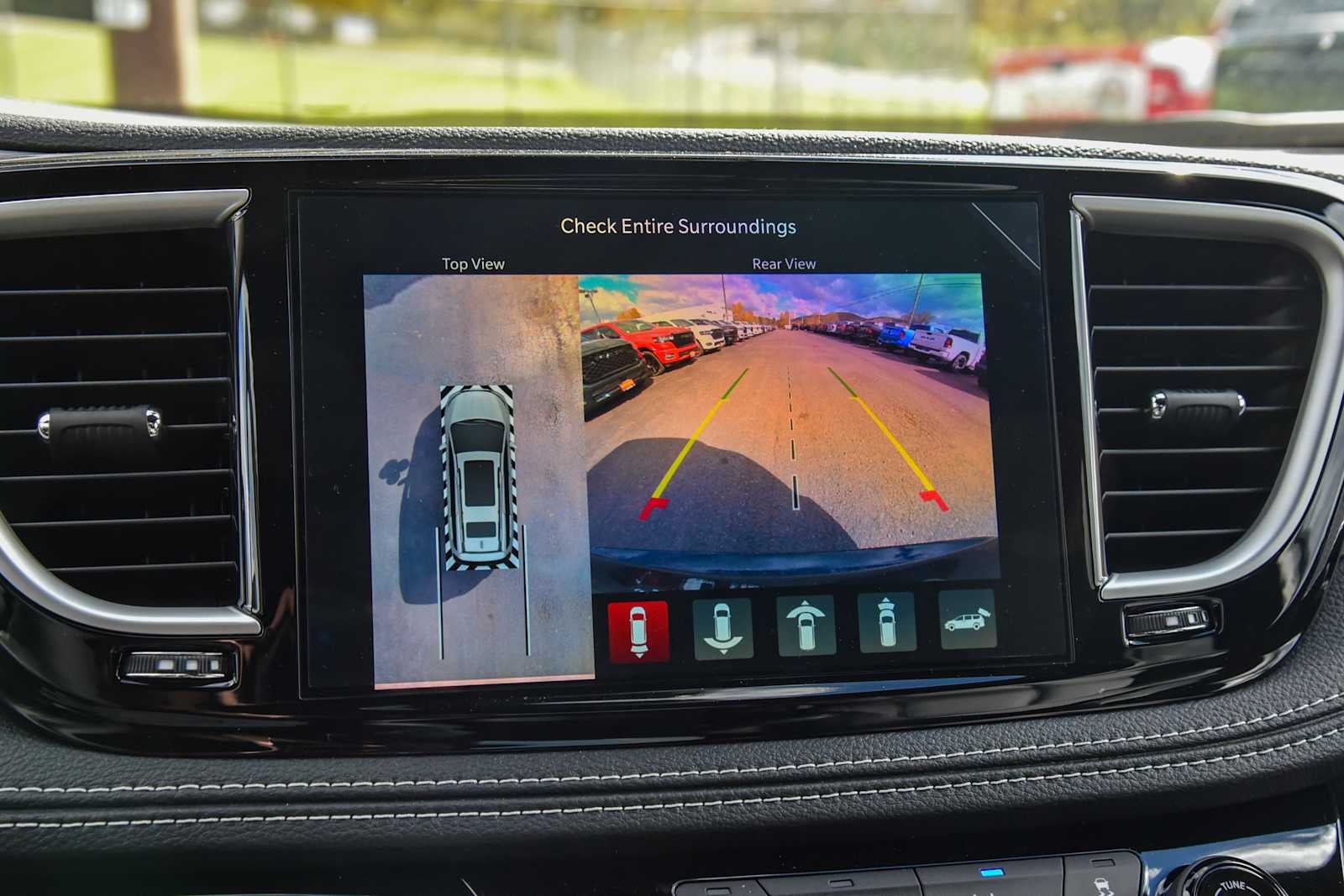2027 Chrysler Pacifica Select