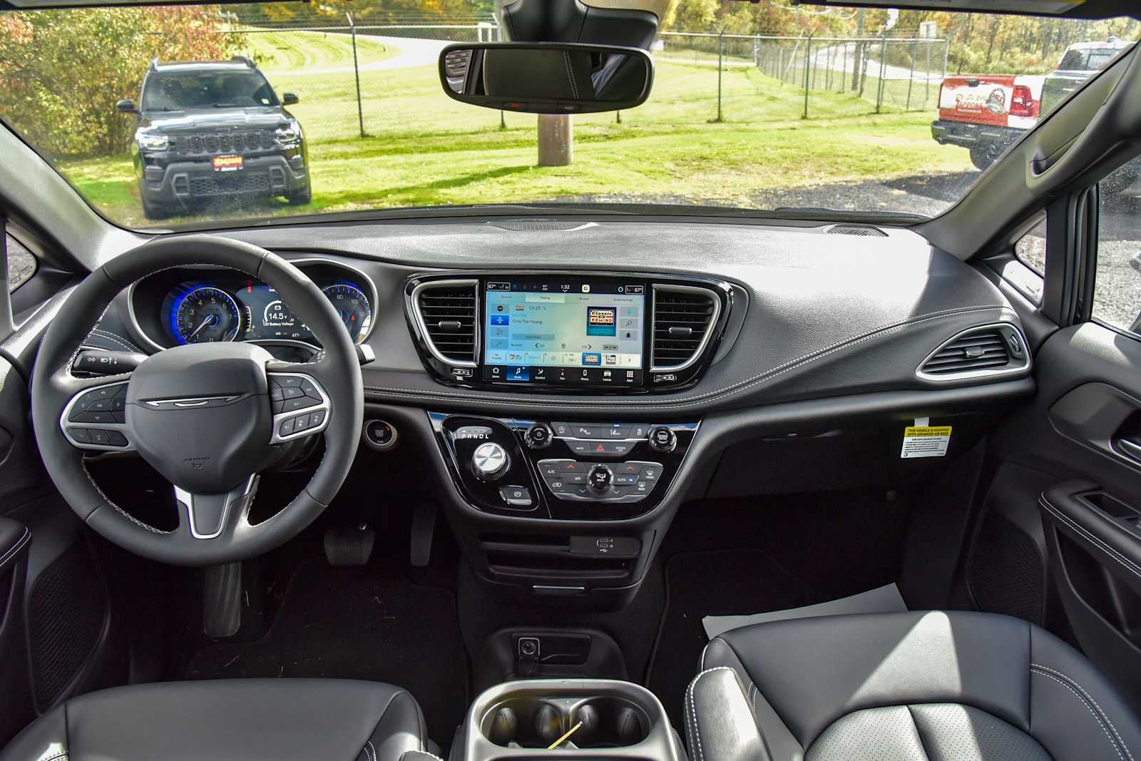 2027 Chrysler Pacifica Select