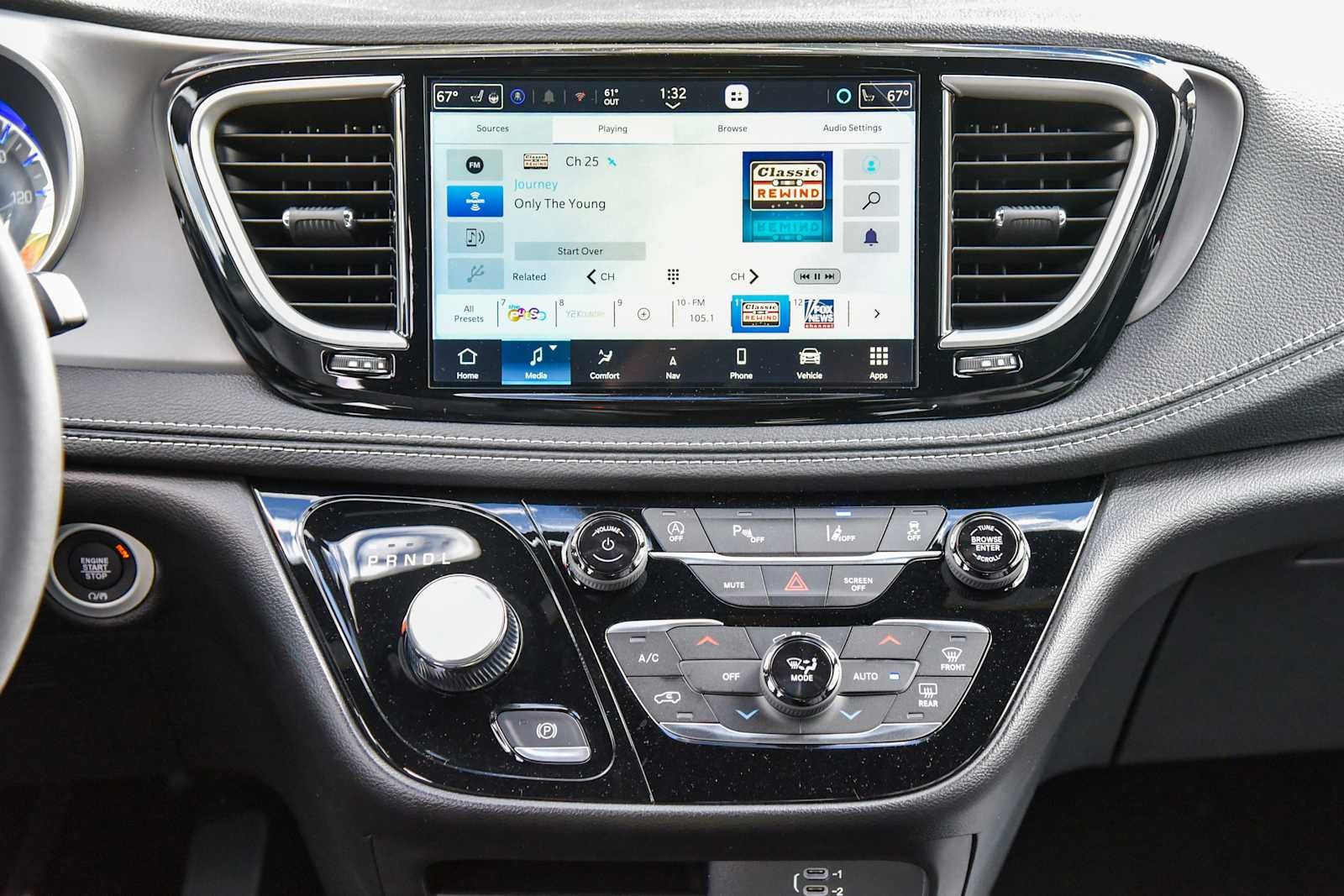 2027 Chrysler Pacifica Select
