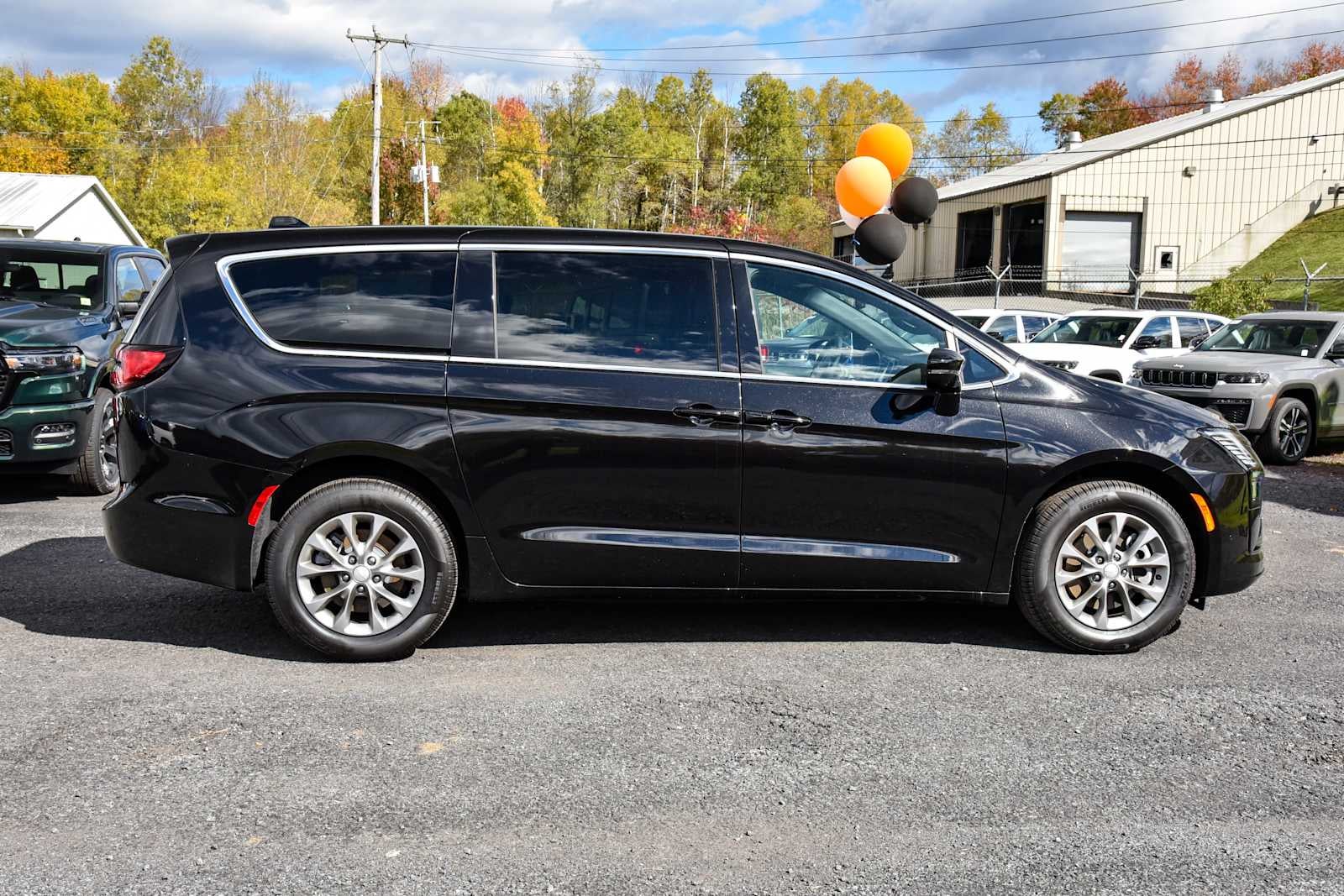 2027 Chrysler Pacifica Select