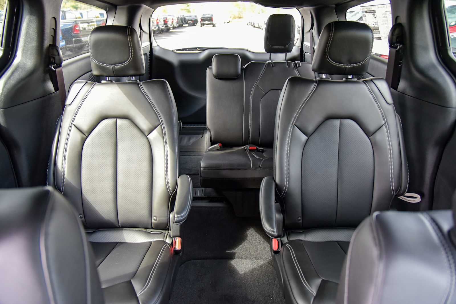 2027 Chrysler Pacifica Select