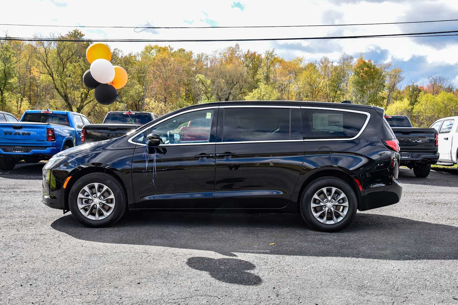 2027 Chrysler Pacifica Select