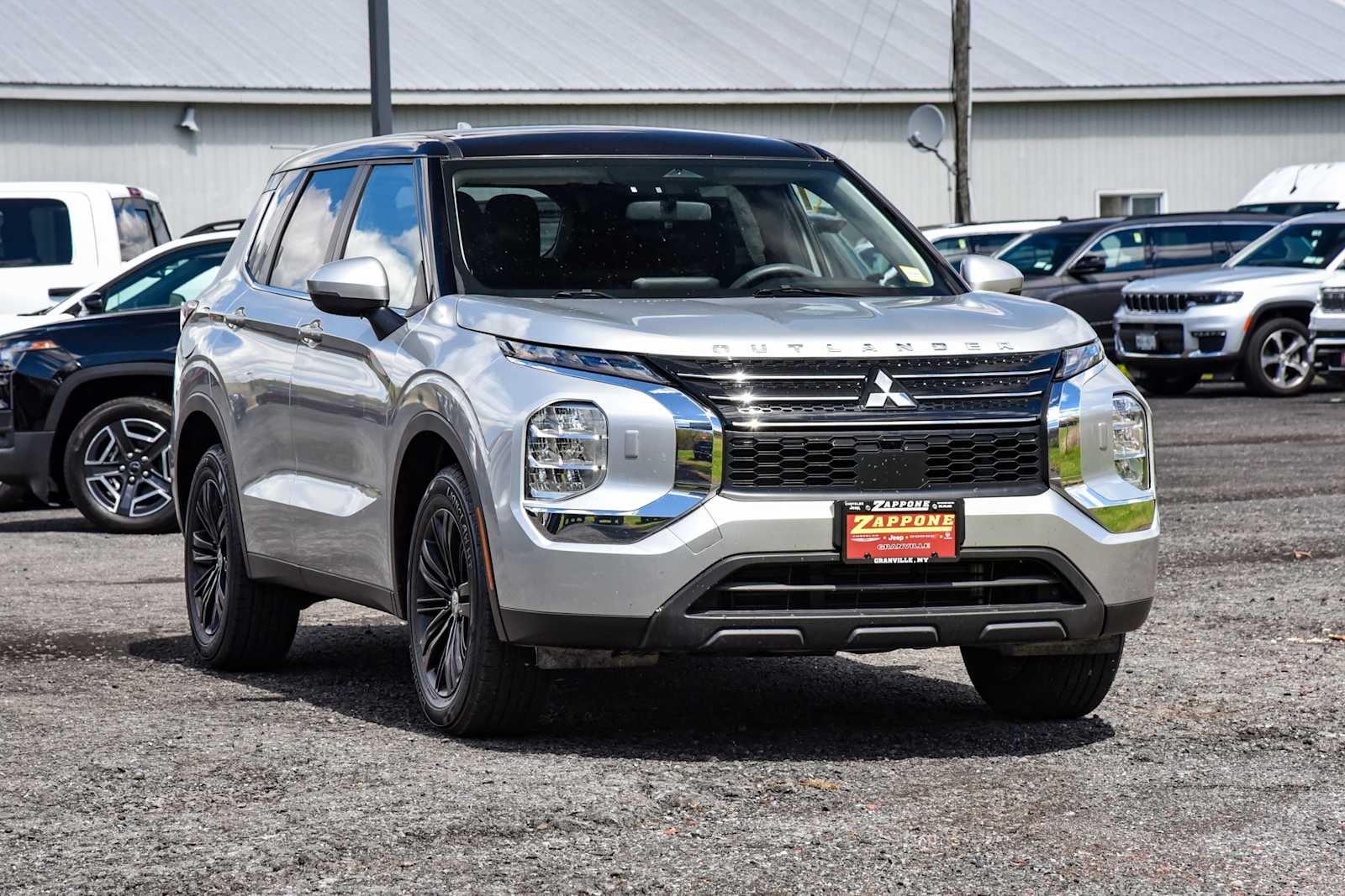 2024 Mitsubishi Outlander ES
