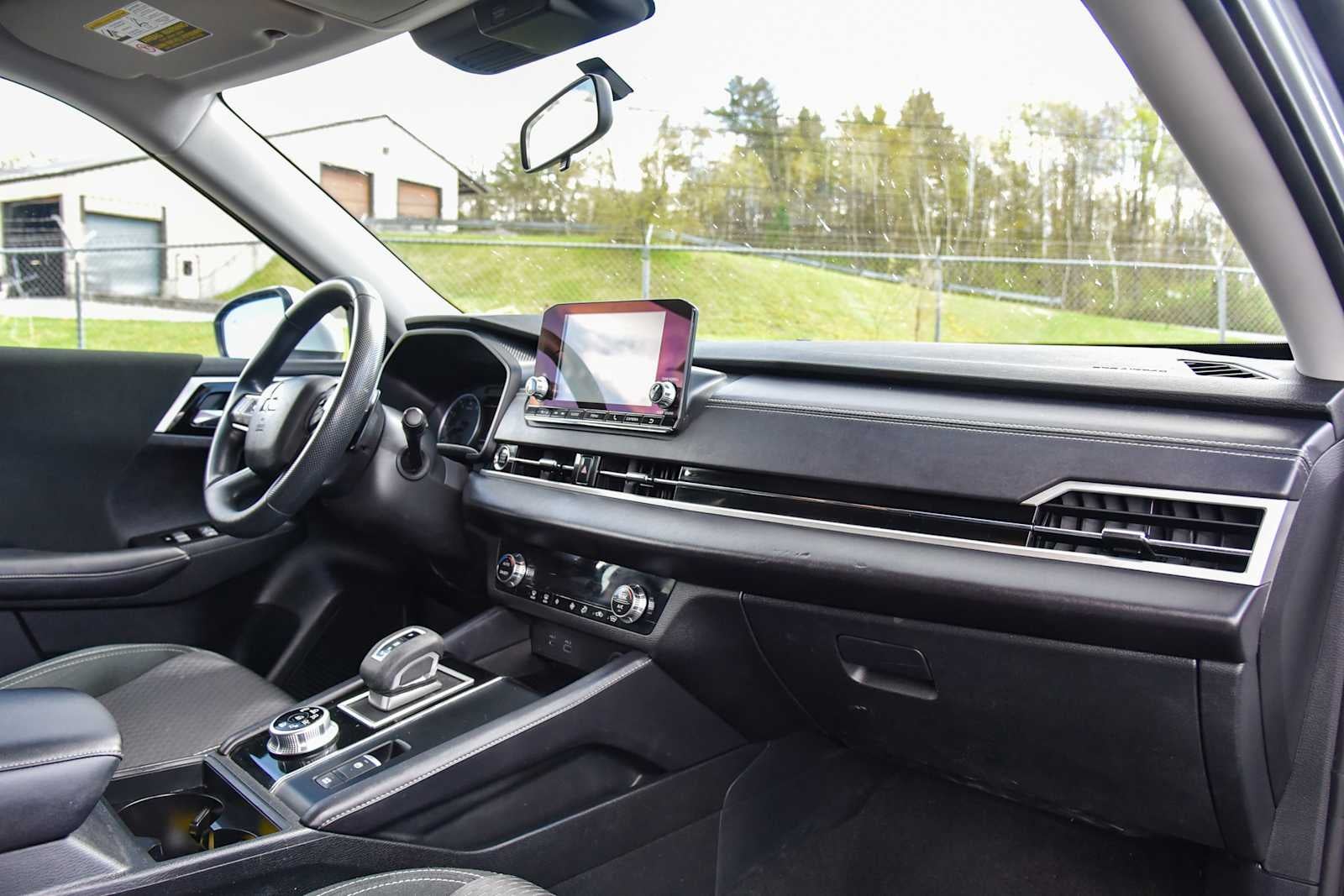 2024 Mitsubishi Outlander ES