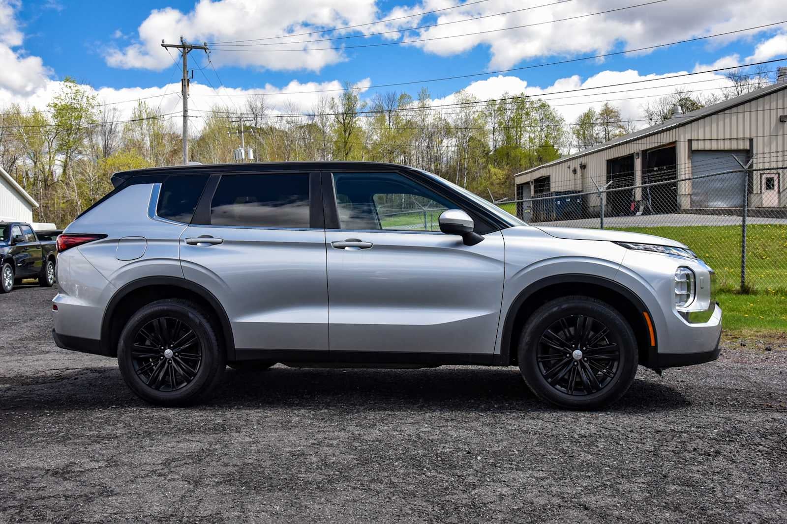2024 Mitsubishi Outlander ES